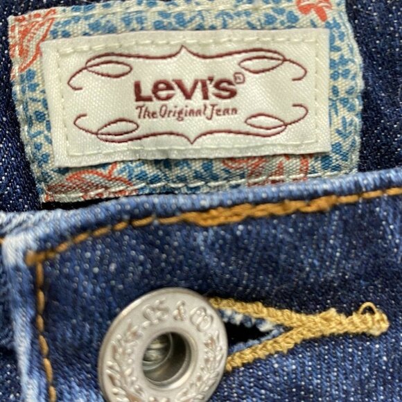 Levi’s Women’s Cutoff Distressed Denim Jean Shorts 4 Dark Blue Casual Summer - Picture 5 of 8